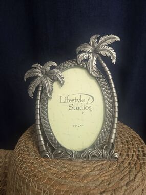 Lifestyle Studios Pewter Palm Tree Oval Photo Frame - 3.5" x 5" Bin W